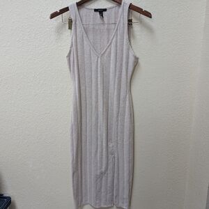 Forever 21 Off White/Cream Ribbed V Neck Sleevless Midi Dress. Size Small